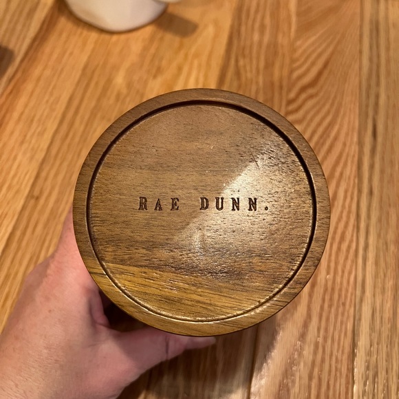 Cream Garlic Storage Jar with Wooden Lid - Picture 2 of 2